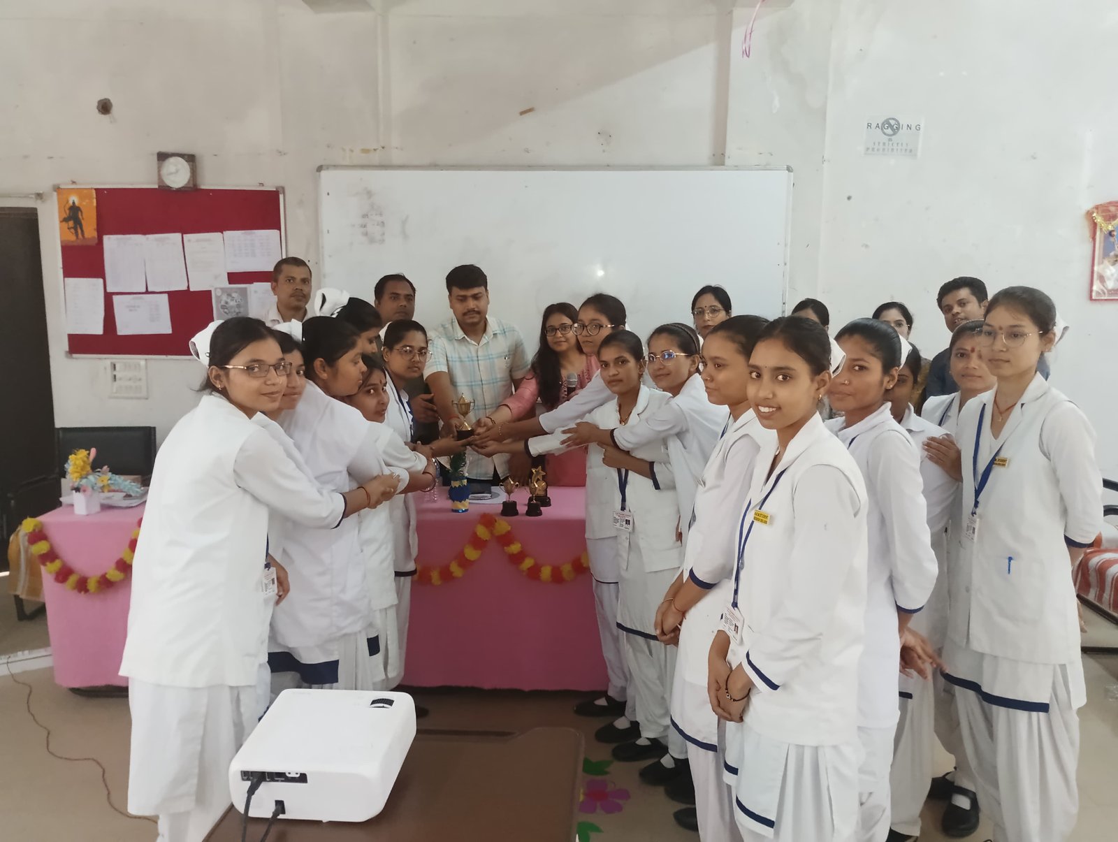 Pratiyogita Gaurav | विश्व माहवारी स्वच्छता दिवस पर किशोरियों को किया गया...